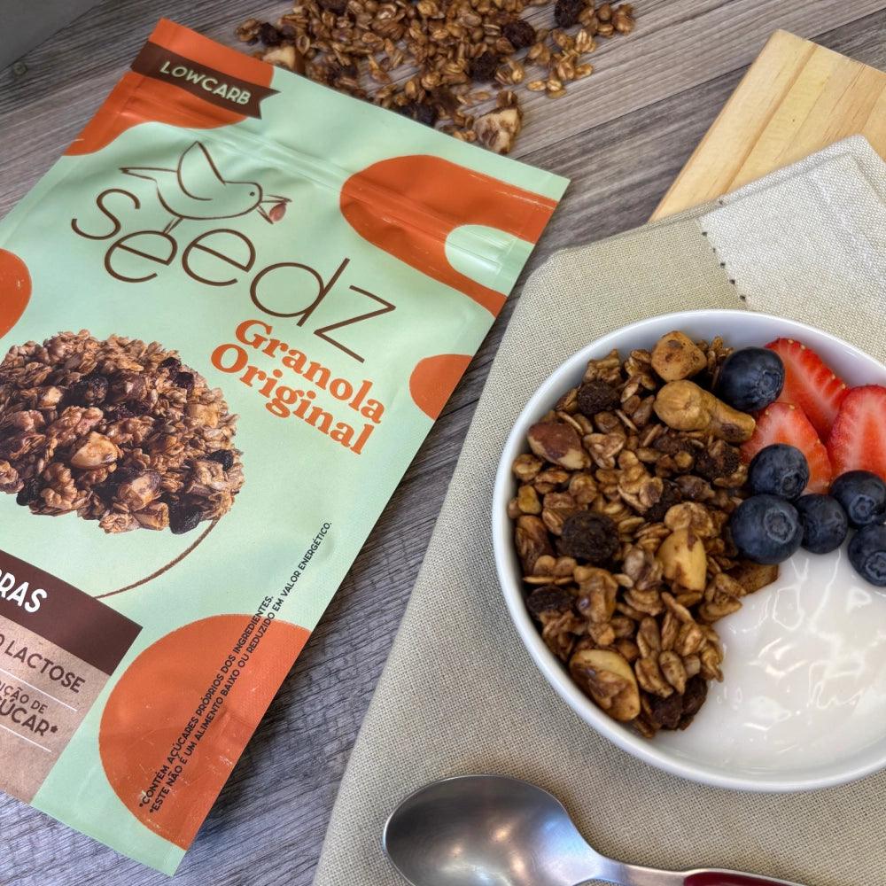 Granola Original seedz em close, mix crocante de castanhas, amêndoas e sementes