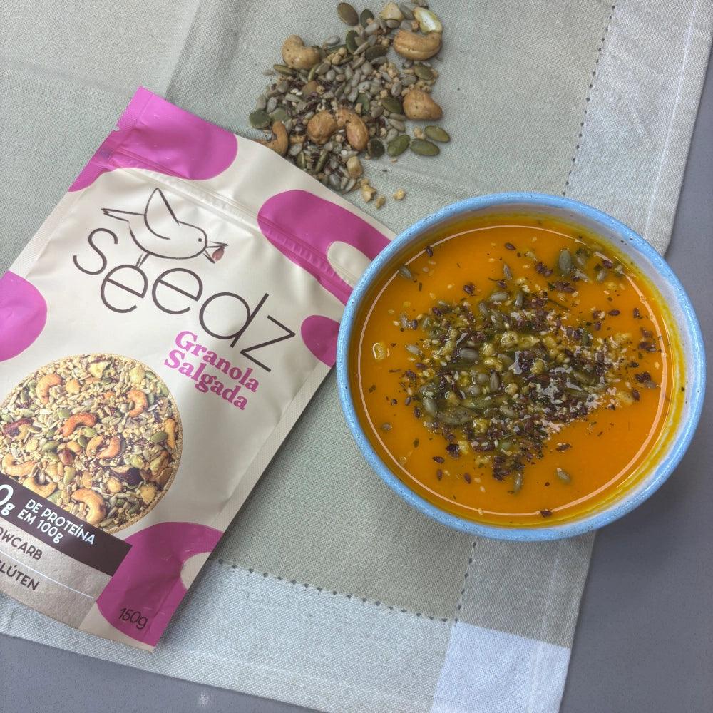 Granola Salgada seedz em close, mix salgado de castanhas e sementes crocantes