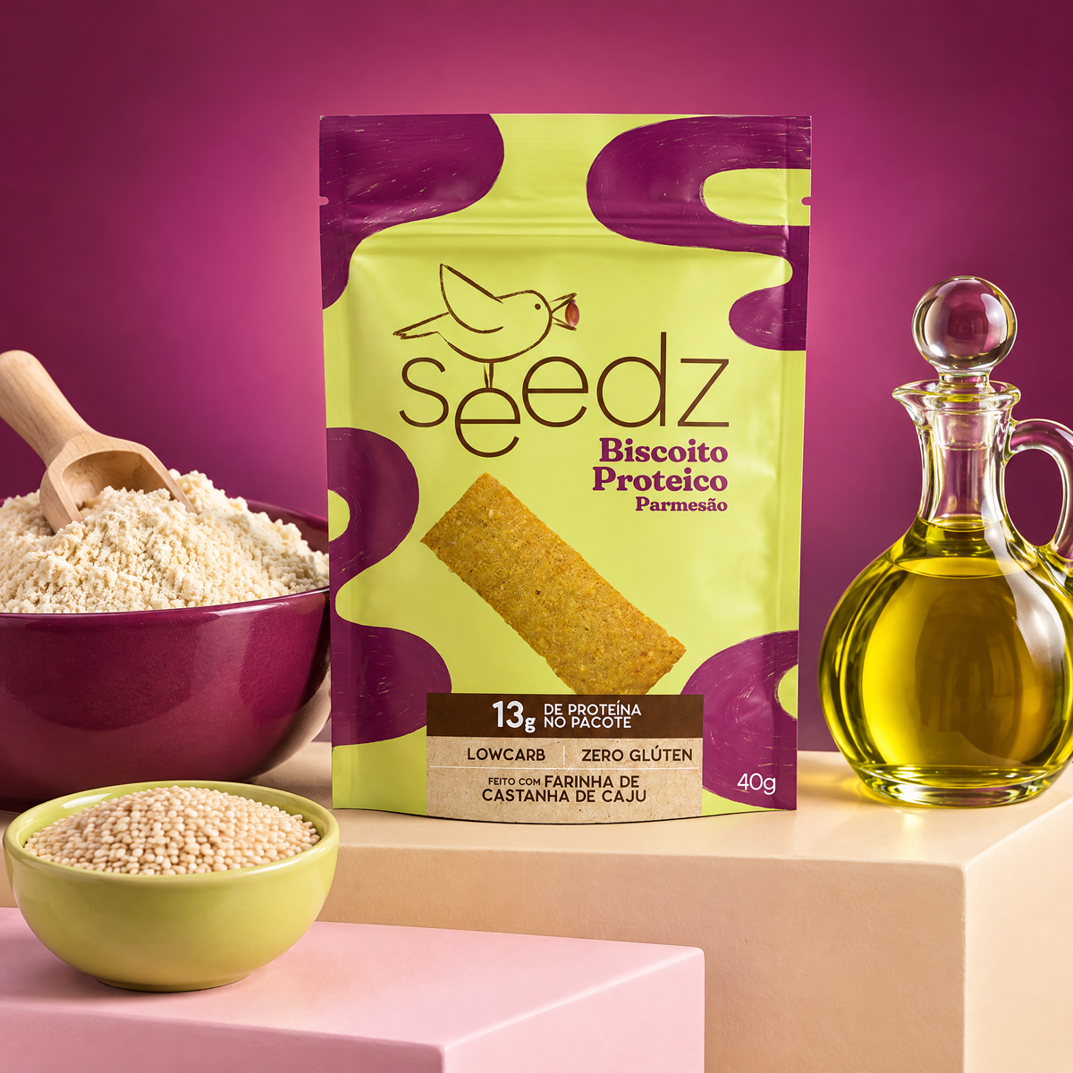 Biscoito Proteico Parmesão seedz em cena com os ingredientes