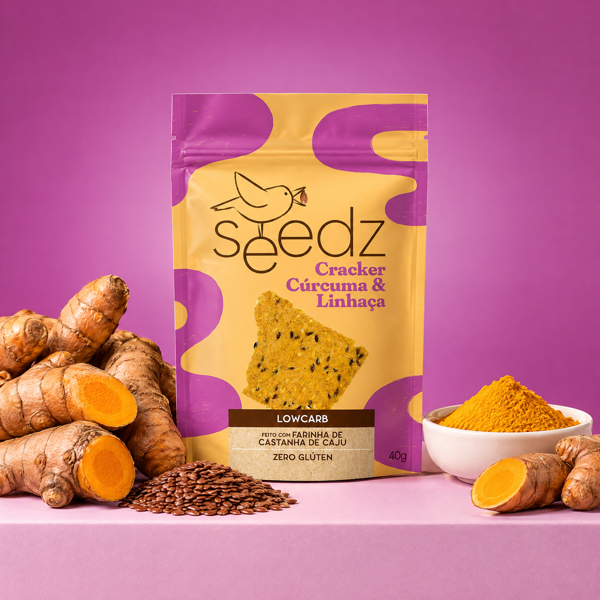 Cracker Cúrcuma e Linhaça seedz em cena com os ingredientes