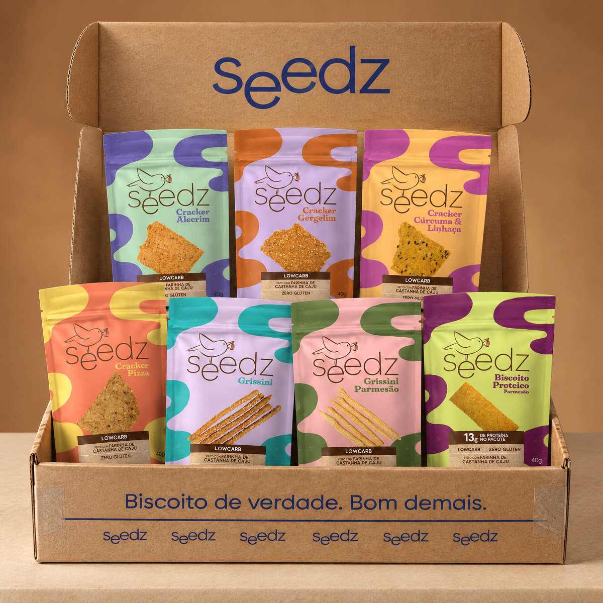 Caixa seedz aberta com os 7 biscoitos salgados, um pacote de cada sabor